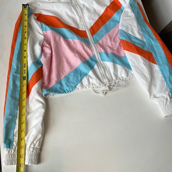 DNA Cropped Ultra Lightweight Windbreaker in
Small - Picture 12 of 13